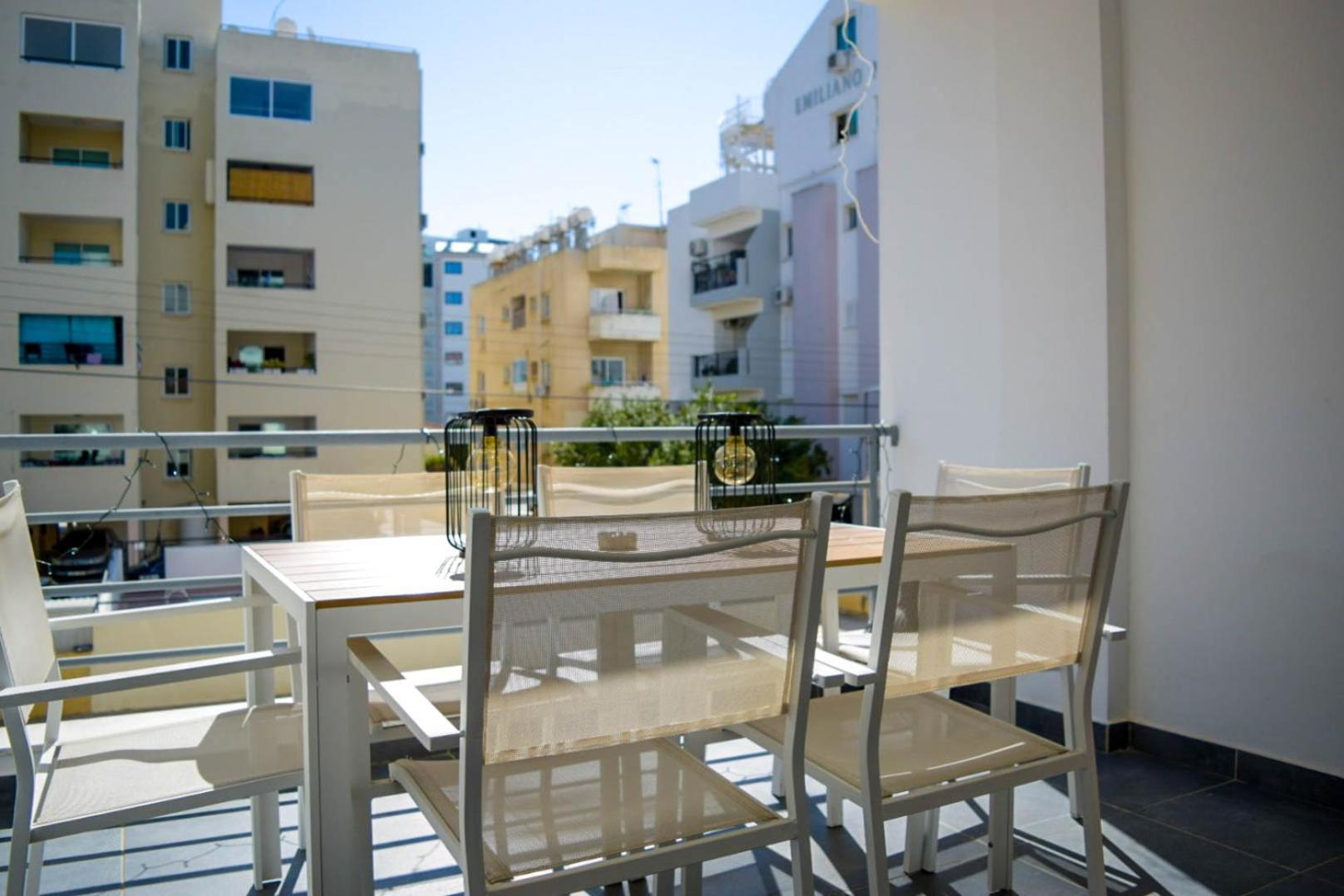 Coastal Getaway Apartment ลาร์นาคา ภายนอก รูปภาพ